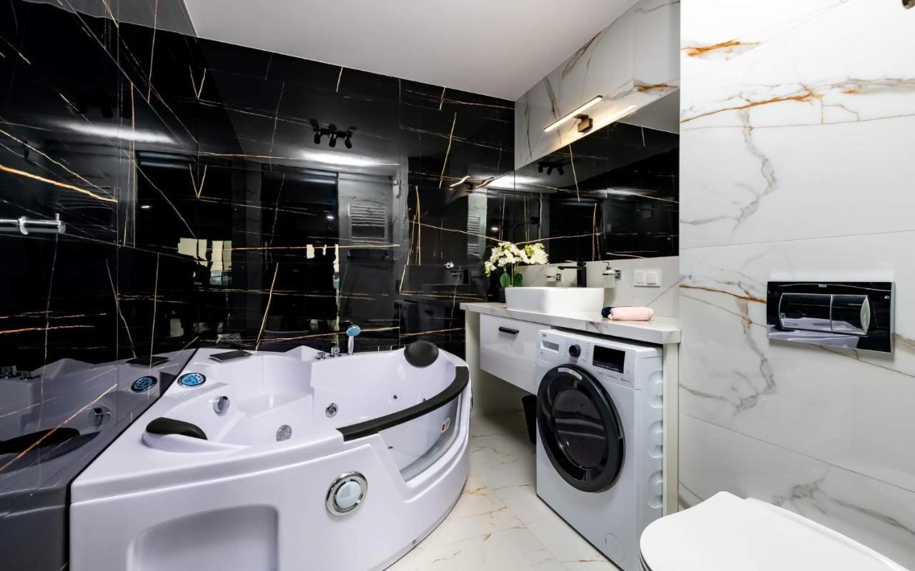Loveroom Panorama Park Jacuzzi Білосток Екстер'єр фото